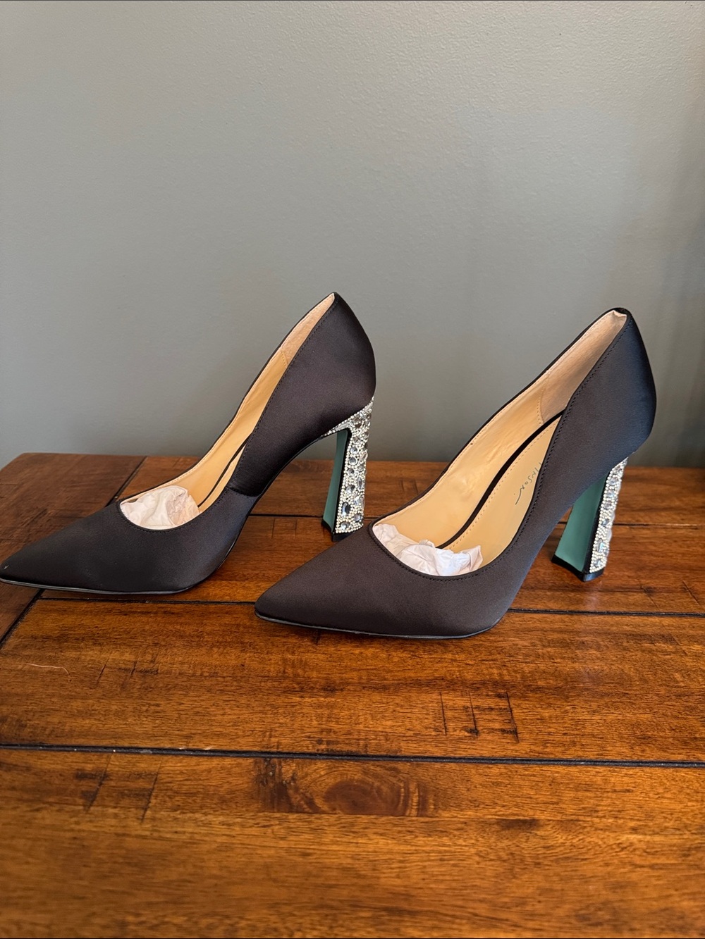 Betsey Johnson Corie Black Satin Pointed Pumps wi/ Crystal Heel 8.5 never worn